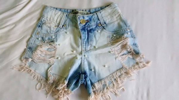 Short Jeans Destroyed com Pérolas